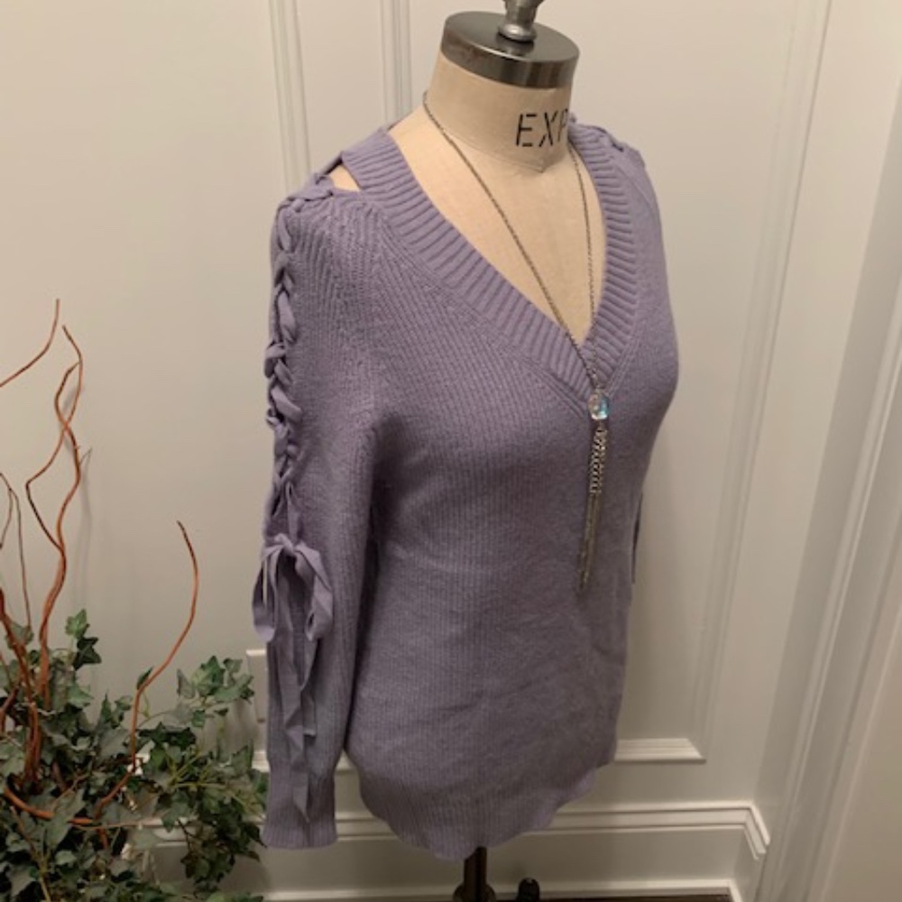 Coverstitched NWT Women's Vneck Laceup Slv Sweater